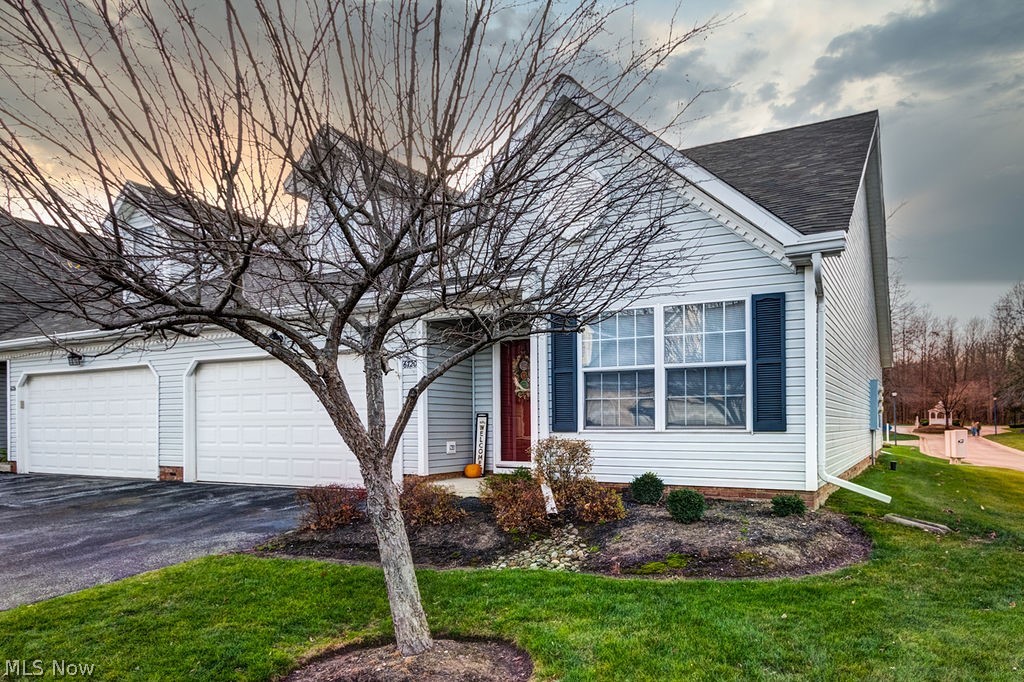 Schooners Cover Condos Ph 01b - Residential