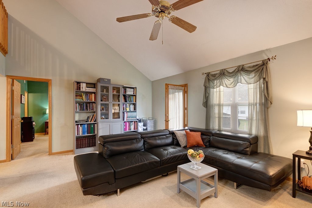 Schooners Cover Condos Ph 01b - Residential