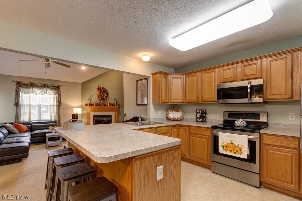 Schooners Cover Condos Ph 01b - Residential