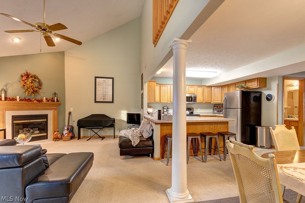 Schooners Cover Condos Ph 01b - Residential