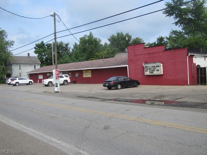 Absolute auction, all sells to the highest bidder on location: TUESDAY – OCTOBER 7, 2014 – 12 NOON Real Estate – 3000 Sq Ft Commercial Carryout Plus 2 Story Home on 2.66 Acres
Longtime Established Business Known As “Ralph’s Deli & Carryout” – Sells As A Going Business – C1; C2; D6 Carryout
TERMS ON REAL ESTATE: 10% down auction day, balance due at closing. Buyer's premium of 10% to be added to the final bid to establish the purchase price. Any desired inspections must be made prior to bidding. All information contained herein was derived from sources believed to be correct.