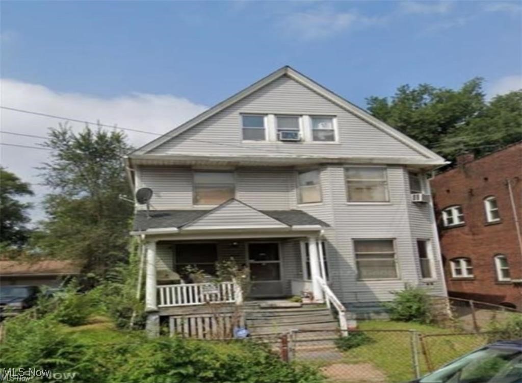 Cozy one-bedroom, one-bath unit available now. This home offers comfortable living with an easy-to-maintain layout, perfect for anyone seeking affordability and convenience. Close to shopping, dining, and public transportation. Vouchers are accepted.