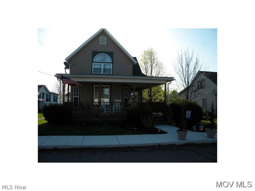 MOVE-IN READY. FIRST FLOOR LIVING INCLUDES KITCHEN, LIVING ROOM, DINING ROOM,OFFICE/DEN,MASTER BEDROOM, BATH AND LAUNDRY. 21'X 4' ABOVE GROUND POOL W/DECK. ALL THE WORK HAS BEEN DONE, NEEDS NOTHING. LOTS OF NATURAL LIGHT.  Elem: Newport Elementary School  Elem/Bus: N  JrHigh: Frontier Middle  JrHigh/Bus: N  High: Frontier High School  High/Bus: N  Fire: VOL  Police: SHF  ;SQFT=Fin L1:1061, Fin L2:599, Fin Above:1660, Fin Total:1660, Unfin Bsmt:100, Unfin Above:100;PRKG= Off Street, On Street
