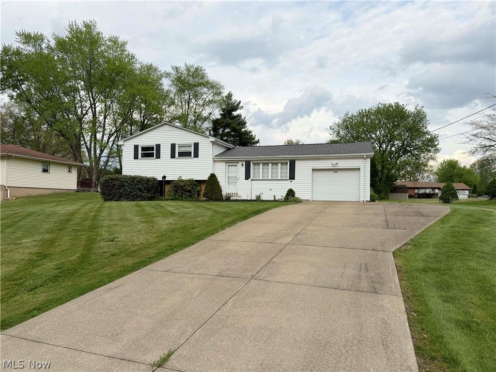 Photo of 7090 Hillridge Avenue NE, Canton, OH 44721 (MLS # 5212597)