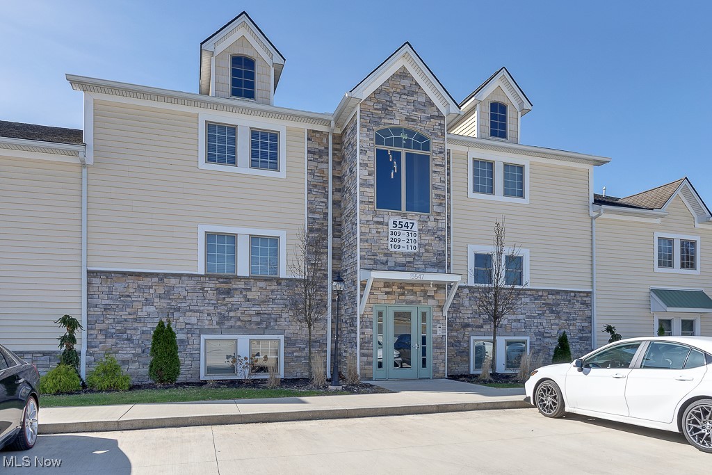 5547 Beavercrest Drive #210, Lorain, Ohio image 1