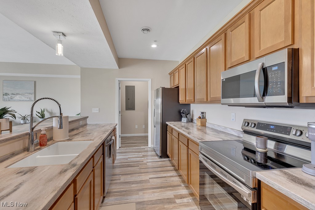 5547 Beavercrest Drive #210, Lorain, Ohio image 12