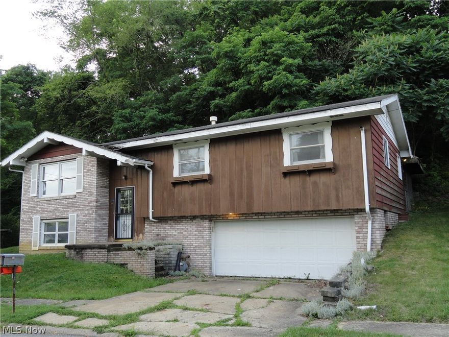 3 Bedroom/2 Bath home features a large living rm/dining rm combo, well equipped kitchen plus a large Family room. Dining room opens to a private back yard deck for added entertainment space. Large laundry/utility room and a 2 car attached garage. Property is close to all amenities and Rt 22 for easy access to airport & Pittsburgh area.