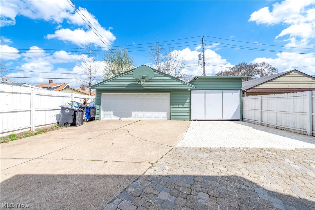 E R Cowins West 95th Street Su - Residential