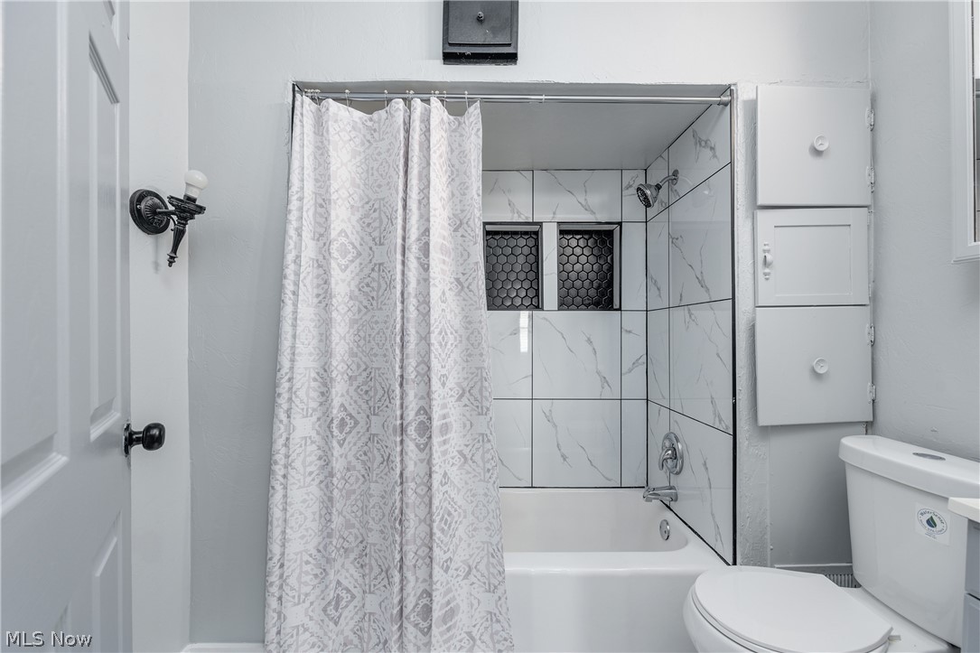 E R Cowins West 95th Street Su - Residential