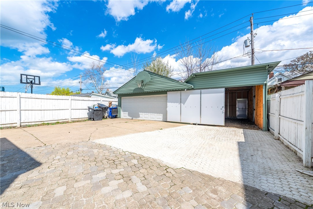 E R Cowins West 95th Street Su - Residential