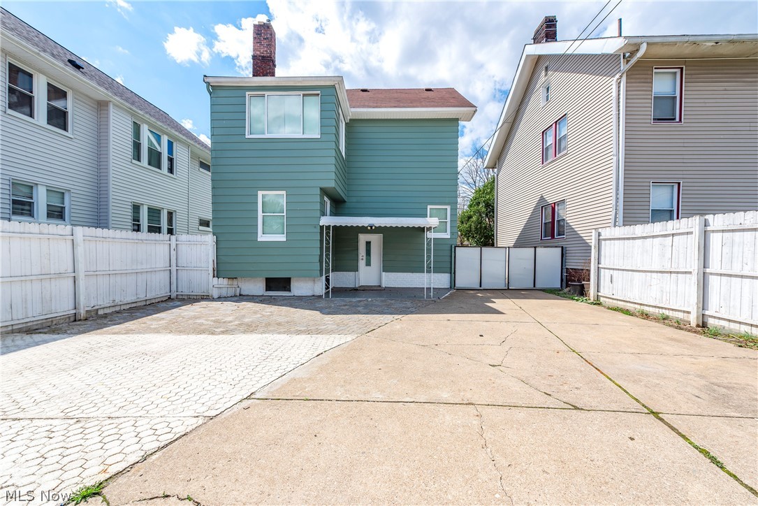 E R Cowins West 95th Street Su - Residential