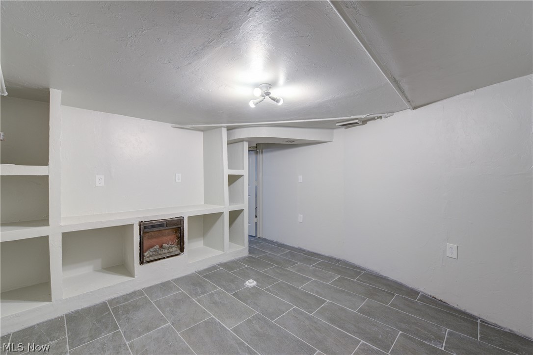 E R Cowins West 95th Street Su - Residential