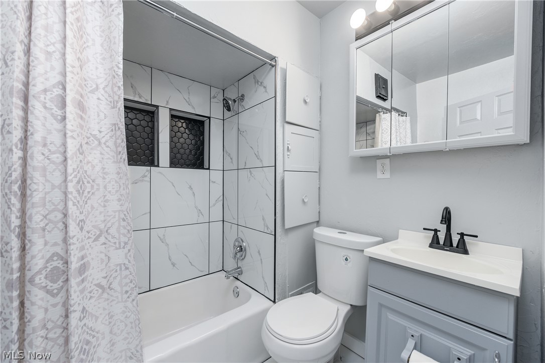 E R Cowins West 95th Street Su - Residential