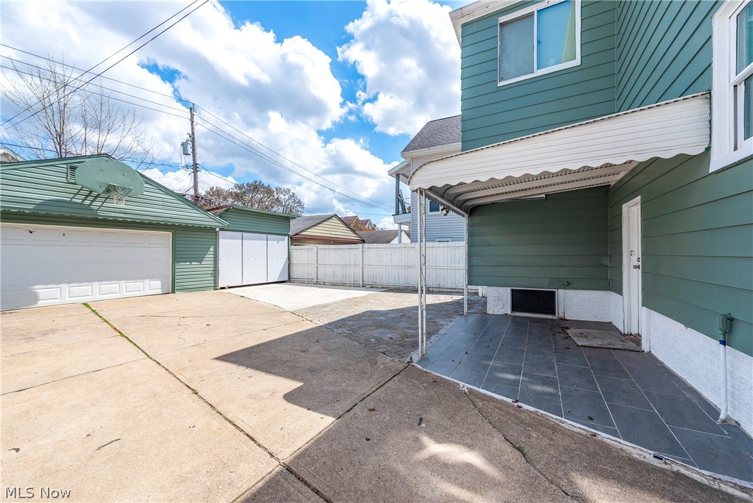 E R Cowins West 95th Street Su - Residential