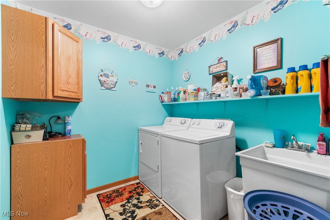 608 Lynnview Street, Hartville, Ohio image 32