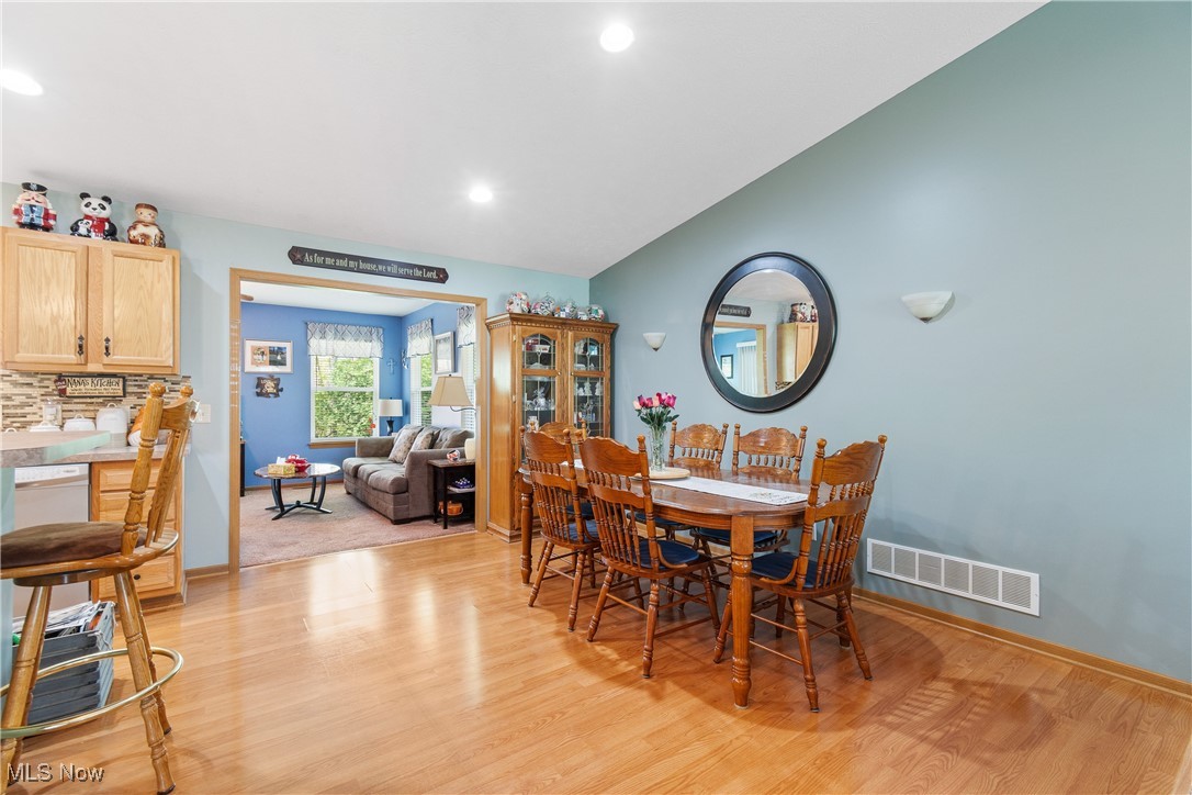 608 Lynnview Street, Hartville, Ohio image 21