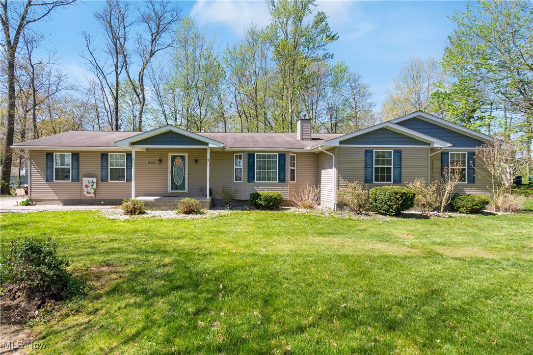 608 Lynnview Street, Hartville, Ohio image 1