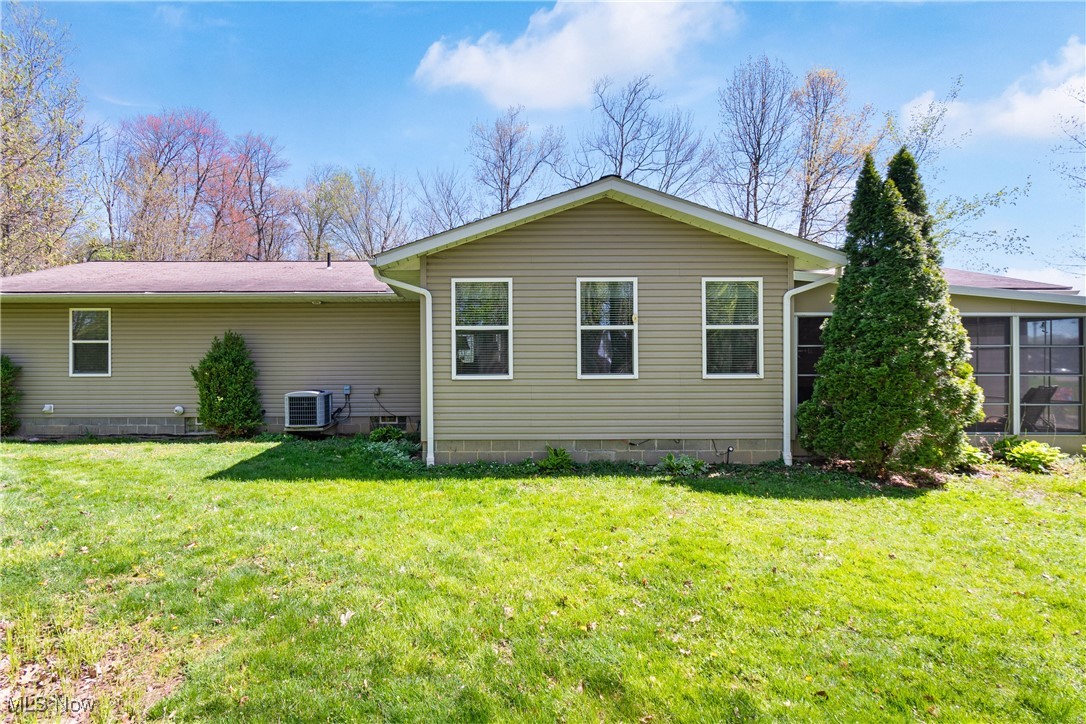 608 Lynnview Street, Hartville, Ohio image 3