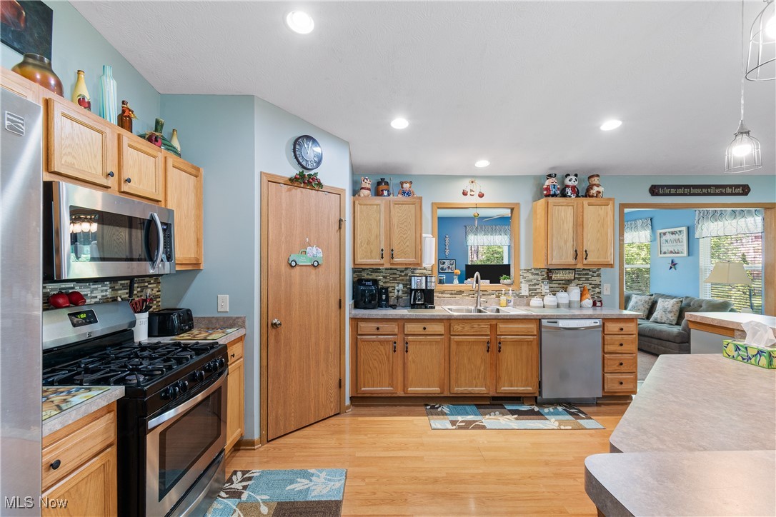 608 Lynnview Street, Hartville, Ohio image 13