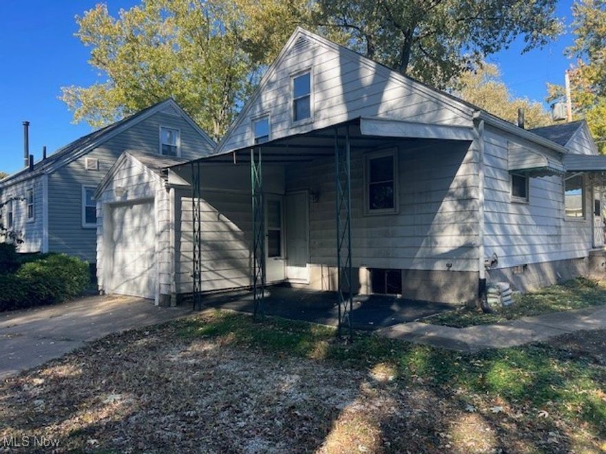 Attention Investors!
Come see this 2-bedroom, 1-bath home with a possible third bedroom or bonus storage room. This property features a 1-car attached garage, hardwood floors, and central air. With solid bones and great potential, this one is ready for your personal touch. Add your own updates and vision to make it a solid investment opportunity or an attractive rental.