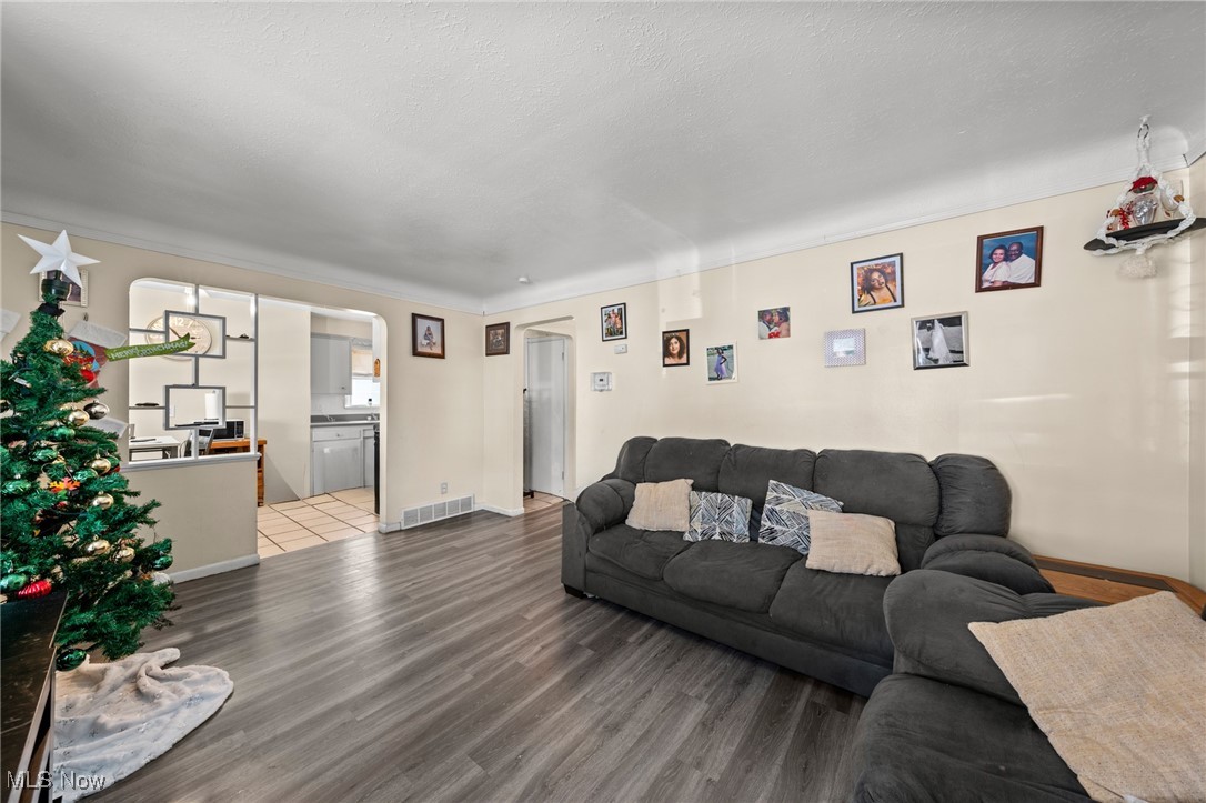 3817 Woodbridge Avenue