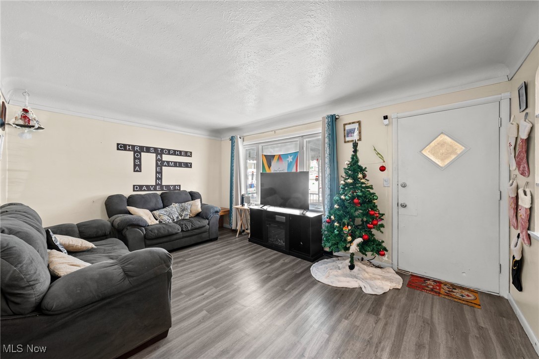 3817 Woodbridge Avenue