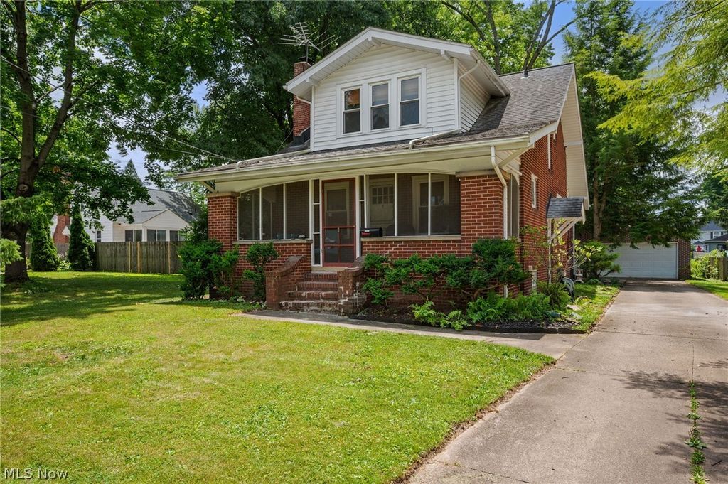 Photo of 1506 Parkgate Avenue, Akron, OH 44313 (MLS # 5225554)