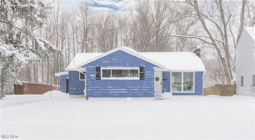 Photo of 5679 Wilson Mills Road, Highland Heights, OH 44143 (MLS # 5180342)