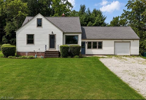 Photo of 5972 Crossview Road, Seven Hills, OH 44131 (MLS # 5239094)