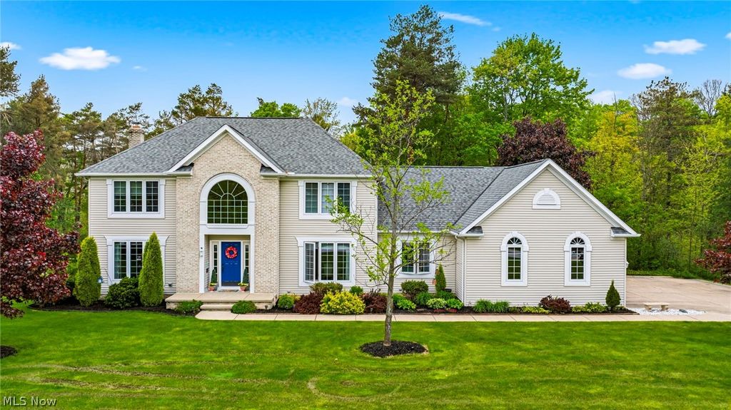 Photo of 10830 Lakebrook Drive, Kirtland, OH 44094 (MLS # 5209798)