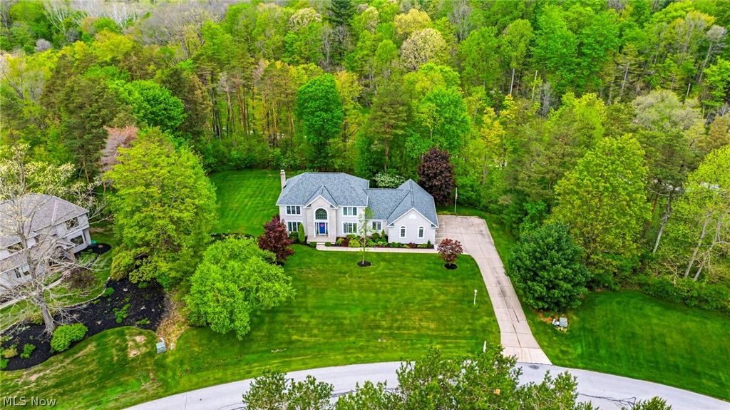 Photo of 10830 Lakebrook Drive, Kirtland, OH 44094 (MLS # 5209798)
