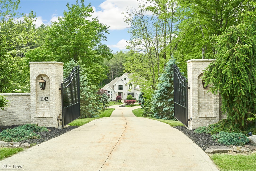 1142 River Valley Trail, Hinckley, Ohio image 2