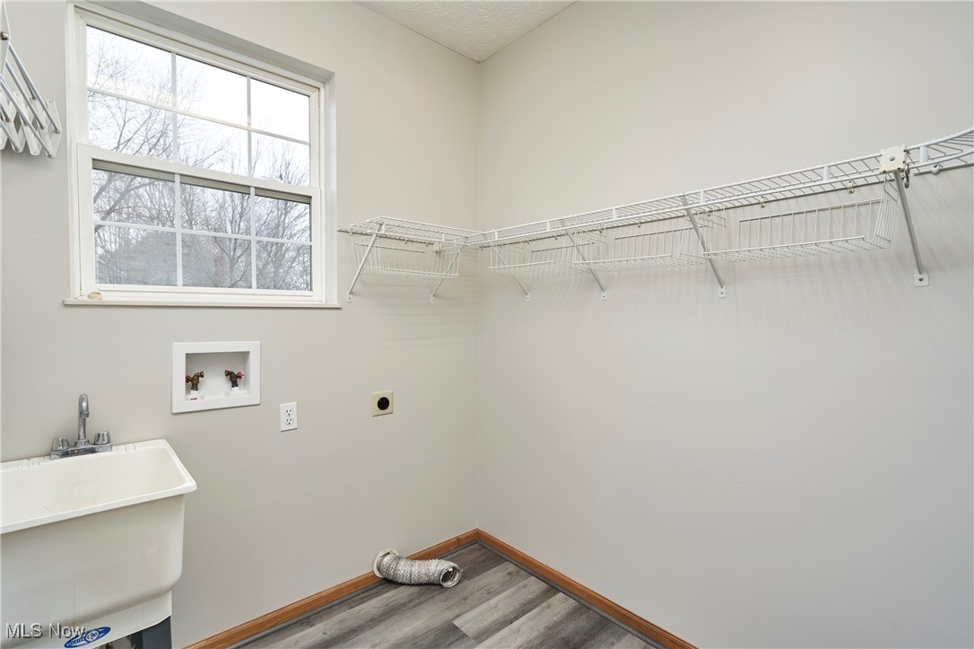 Copley, Ohio 44320, United States, 3 Bedrooms Bedrooms, ,3 BathroomsBathrooms,Residential,Active,190213