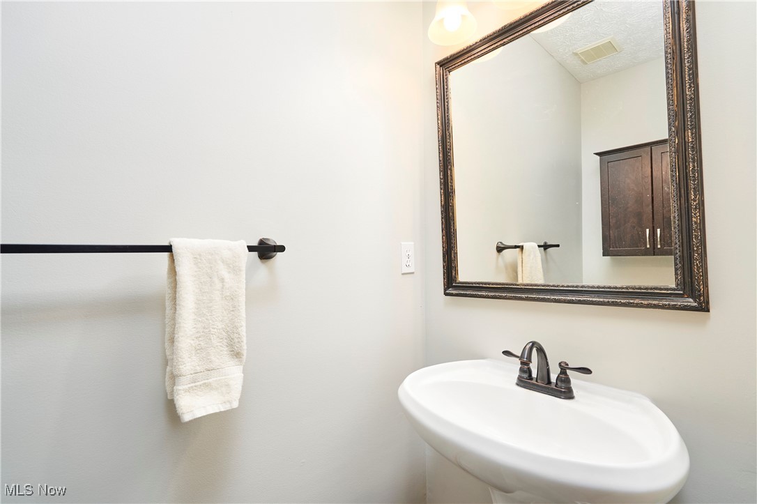 Copley, Ohio 44320, United States, 3 Bedrooms Bedrooms, ,3 BathroomsBathrooms,Residential,Active,190213