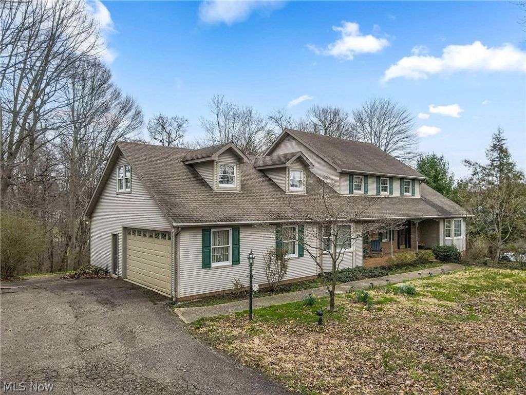 Photo of 1760 Innisbrook Lane, Zanesville, OH 43701 (MLS # 5221436)