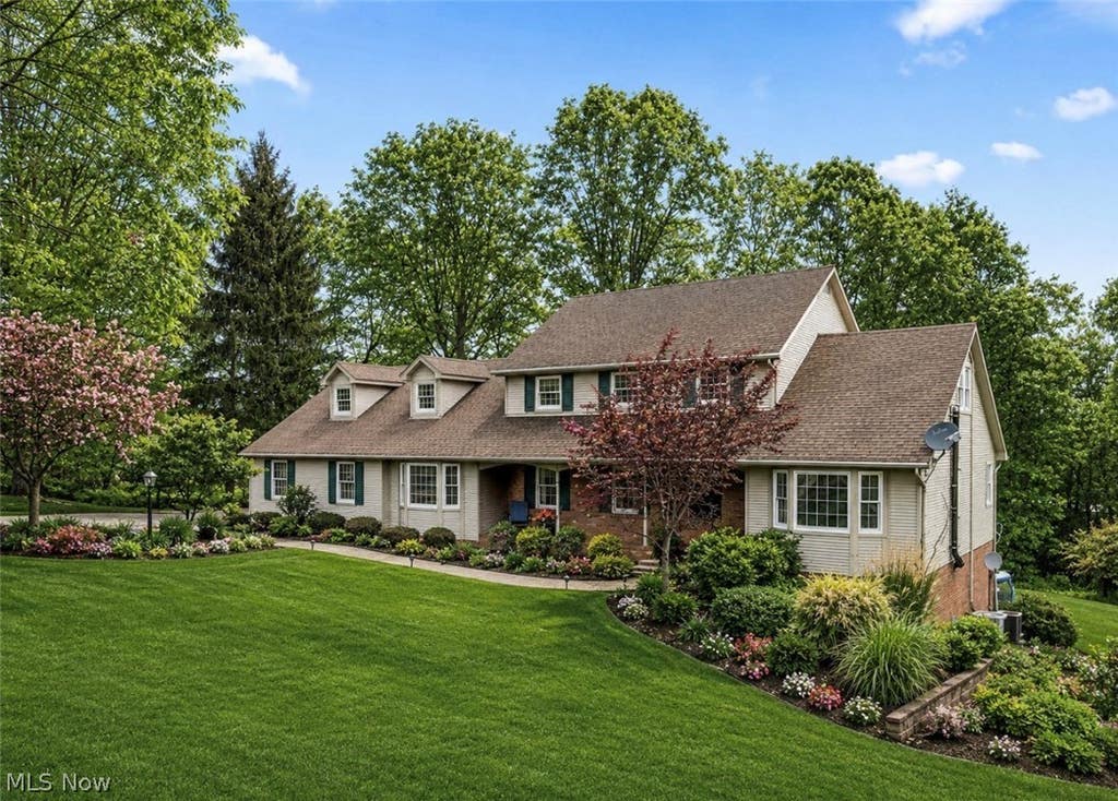 Photo of 1760 Innisbrook Lane, Zanesville, OH 43701 (MLS # 5221436)