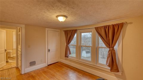 Tiny photo for 633 N 9th Street, Cambridge, OH 43725 (MLS # 5188030)