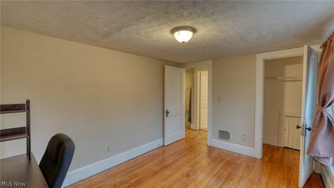 Tiny photo for 633 N 9th Street, Cambridge, OH 43725 (MLS # 5188030)