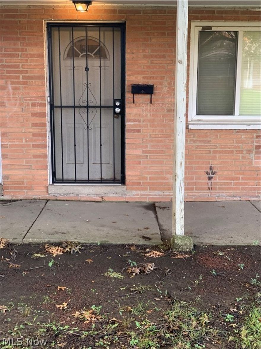 Turnkey townhome available for next owner. No need for any work on these townhomes. No showings until accepted contract.