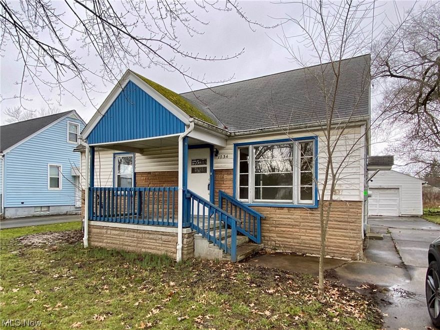 Take advantage of the affordability of this great 3 bedroom, 1 bath home located just a short distance from downtown Warren, parks and Jefferson school. Move right in or make it a rental property. Either way, it's ready to go!