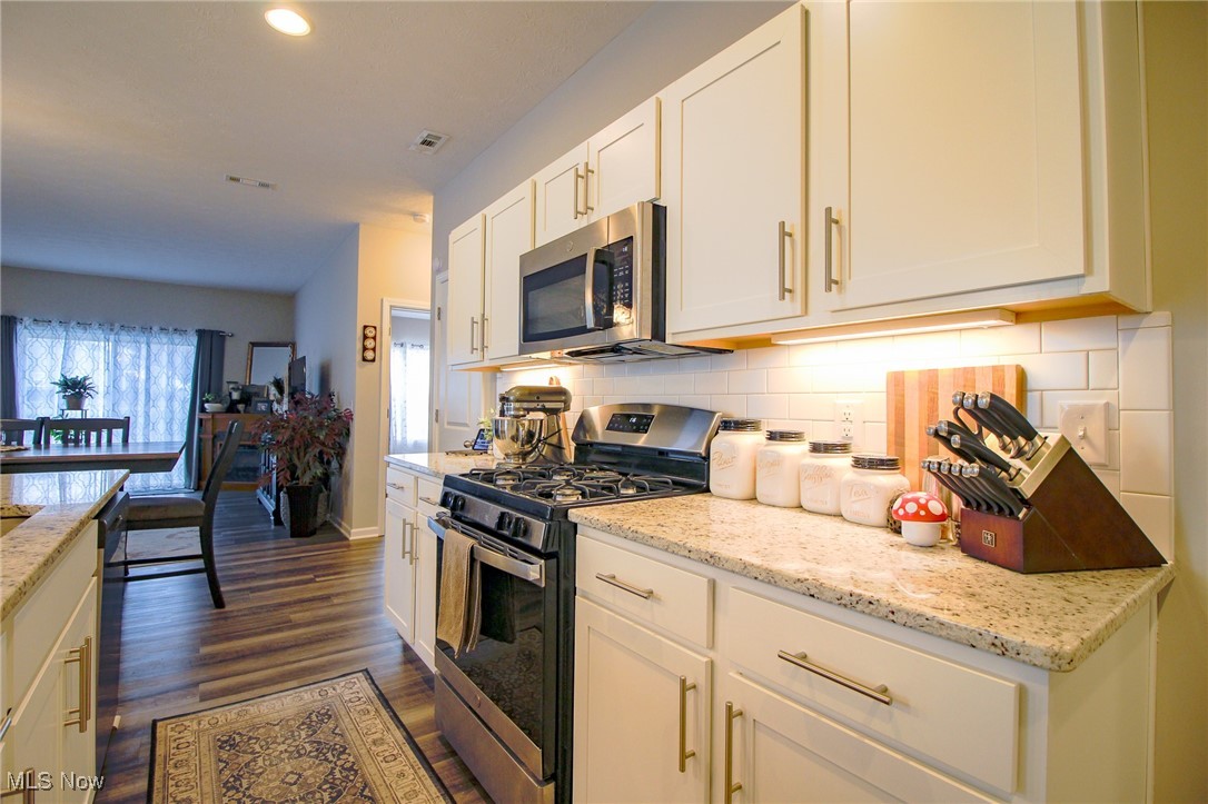 3464 Magnolia Lane, Uniontown, Ohio image 4