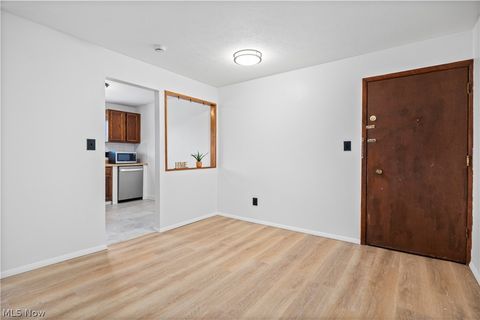 Tiny photo for 24635 Clareshire Drive #203, North Olmsted, OH 44070 (MLS # 5203435)