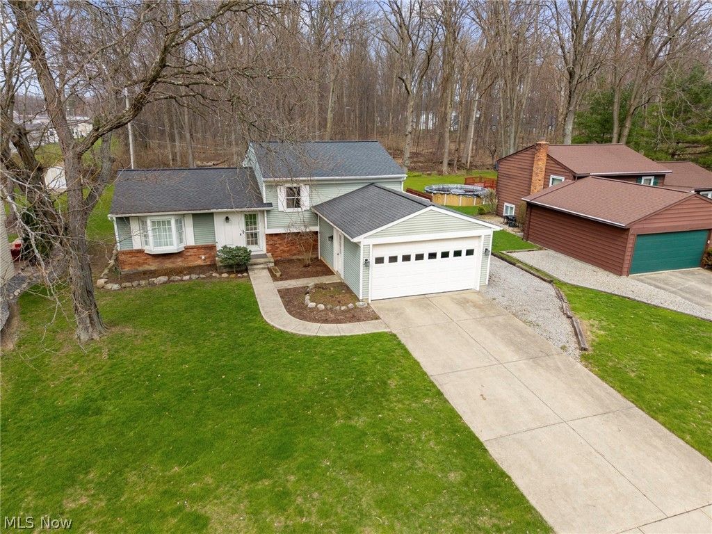 Photo of 26772 Skyline Drive, Olmsted Township, OH 44138 (MLS # 5196403)