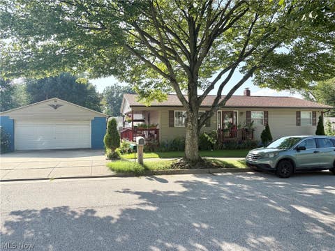 Homes For Sale - 1542 Scenic Way<br/> Akron, OH 44310