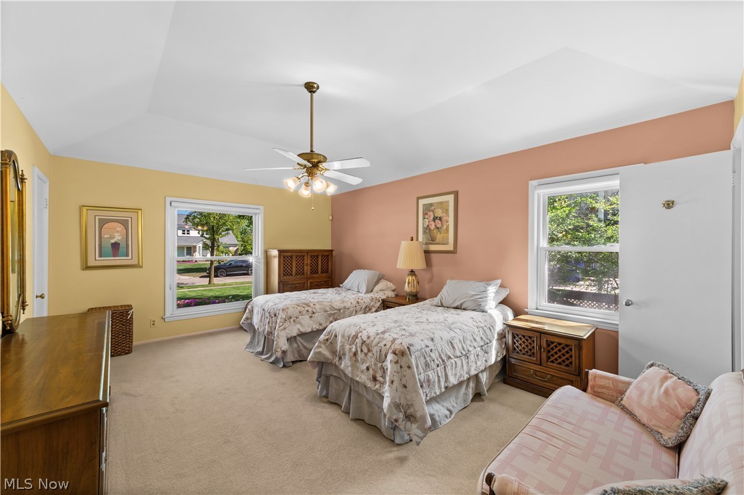 University Pkwy - Residential
