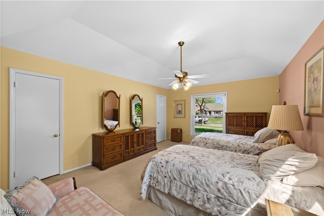 University Pkwy - Residential