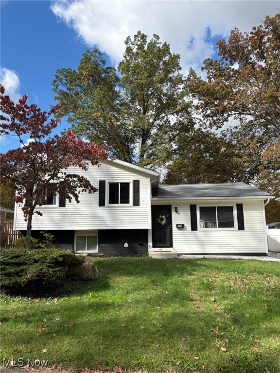 Welcome to this beautifully updated home in the Merriman Valley area. This 3 bedroom, 2.5 bath home is perfectly updated with modern upgrades throughout. 
Fully renovated kitchen with stainless steel appliances, updated flooring, paint and an open layout for entertaining.
The finished lower level offers a cozy electric fireplace.
Outside-enjoy the convenience of a finished 2 CAR GARAGE!! Freshly poured driveway along with a custom gate that adds curb appeal and privacy. 
Located close to parks, hiking trails and local dining.
Move in ready-schedule your showing today!