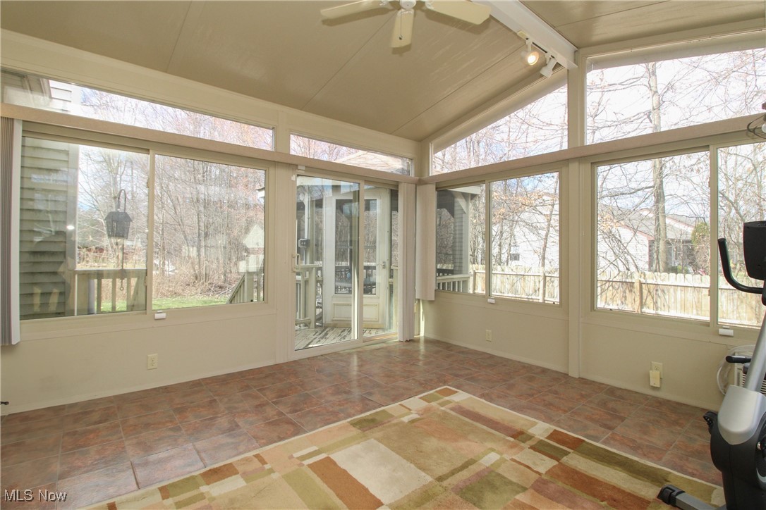 4950 Signature Circle, Austintown, Ohio image 20