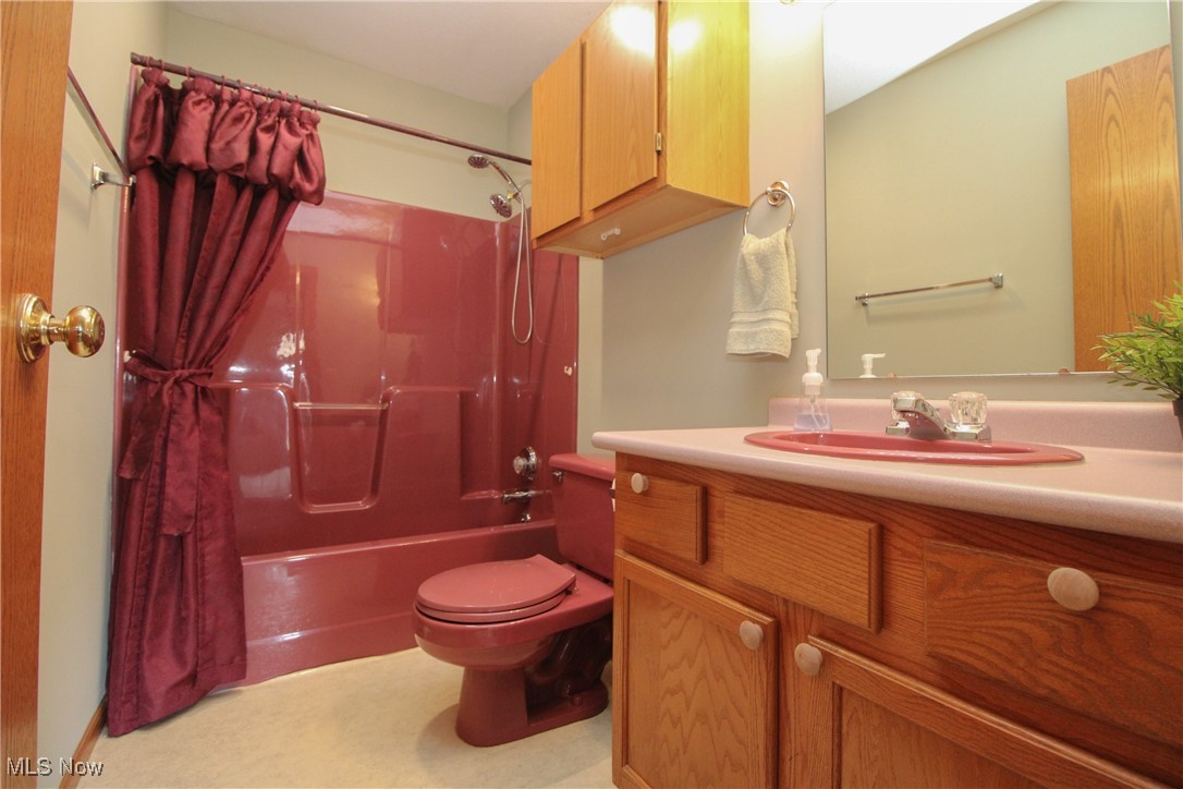 4950 Signature Circle, Austintown, Ohio image 24
