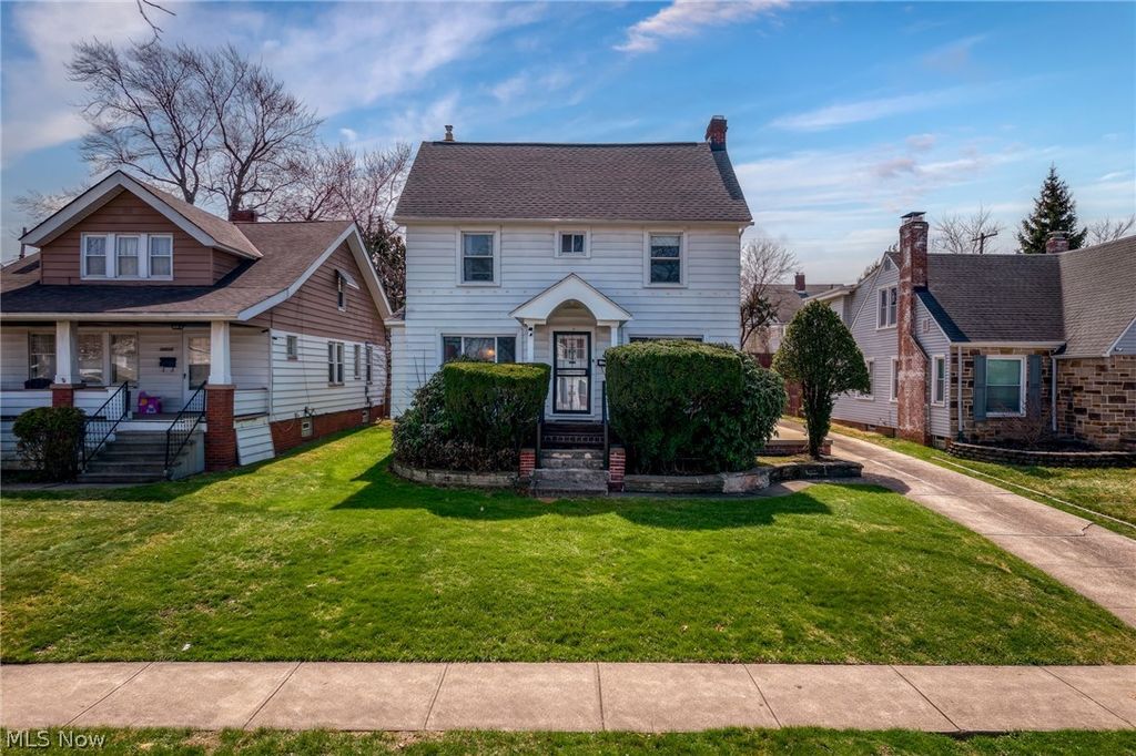 Photo of 10506 Park Heights Avenue, Garfield Heights, OH 44125 (MLS # 5178719)